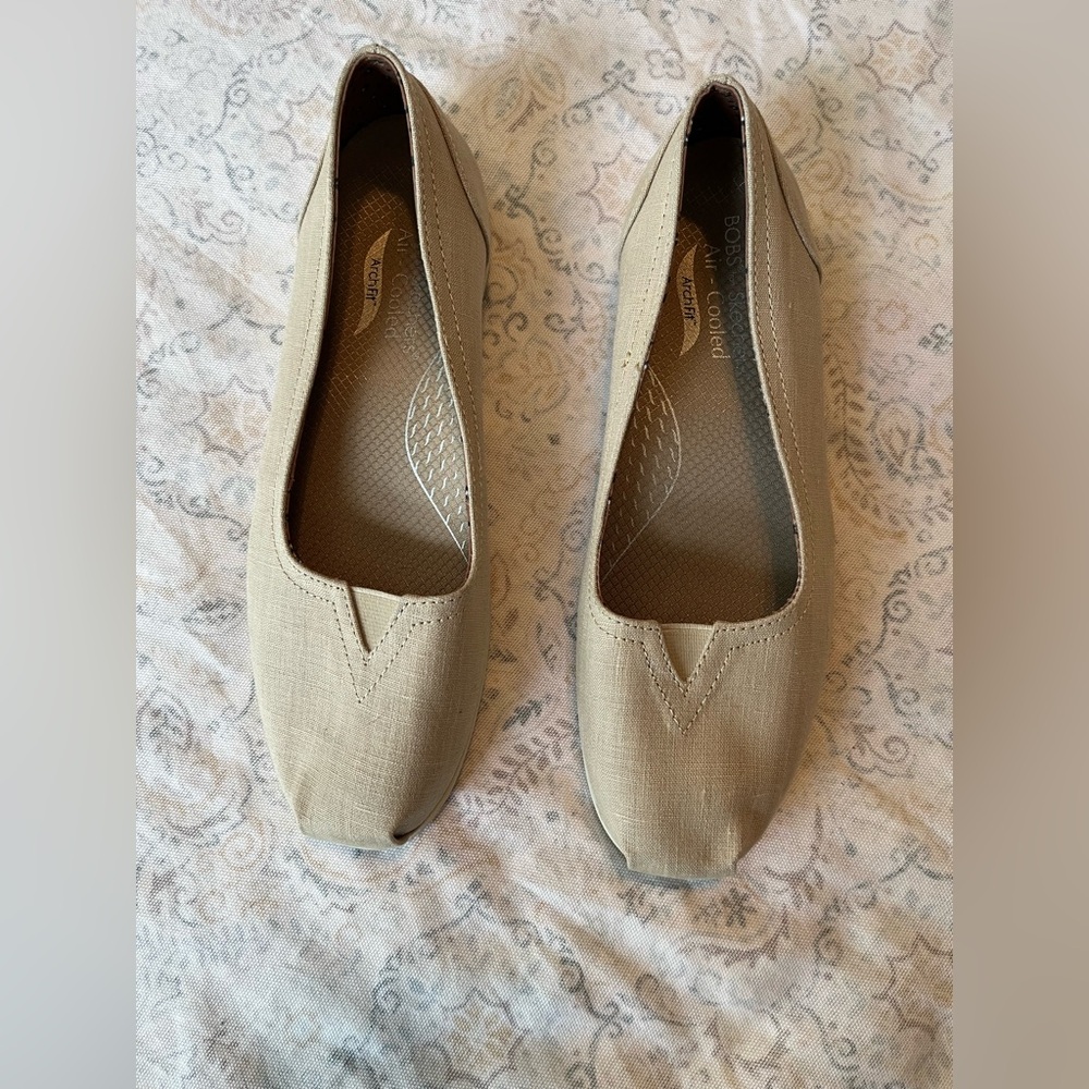 BOBS from Skechers, Beige Flats casual comfort, NWOT